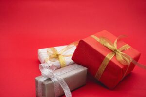 Read more about the article Aflever de ansattes julegaver til årets julefrokost
